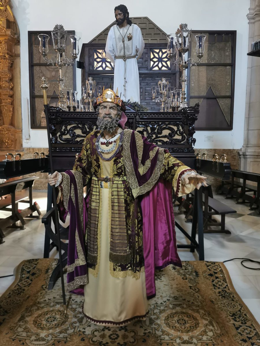 Durante hoy y mañana estará expuesto la figura secundaria del Rey Herodes bajo nuestro titular.
Obra del escultor Fco. Javier López del Espino