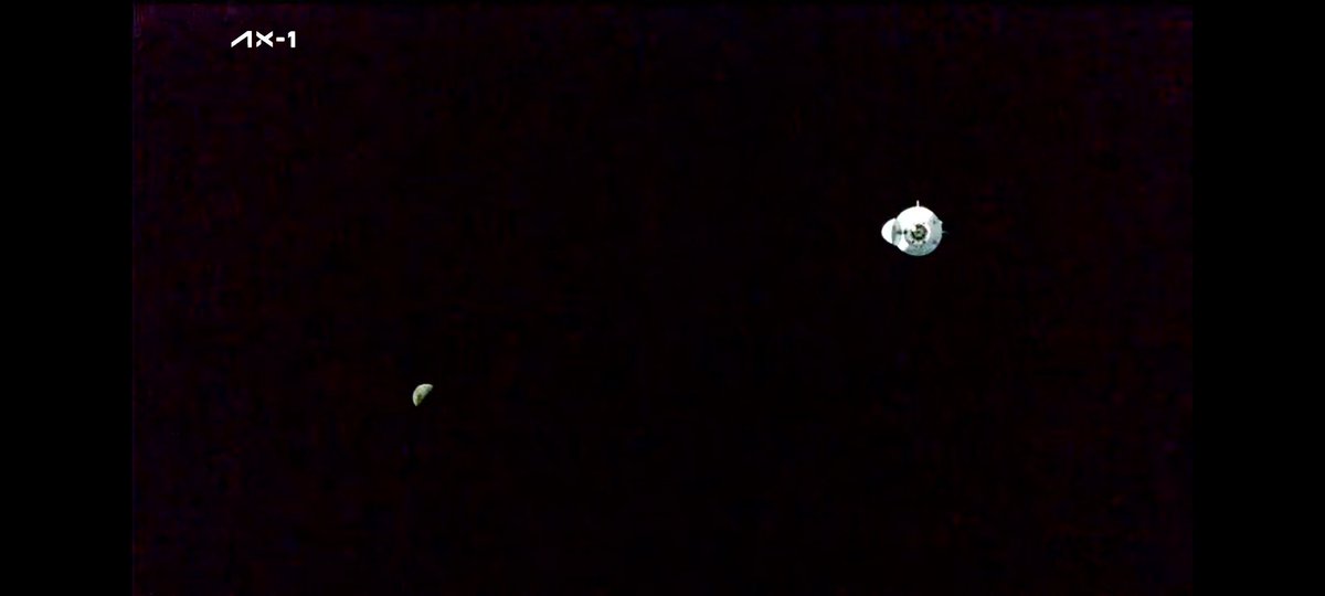 verotaylor's tweet photo. @SpaceX moon and dragon https://t.co/z7LCTFTHRG