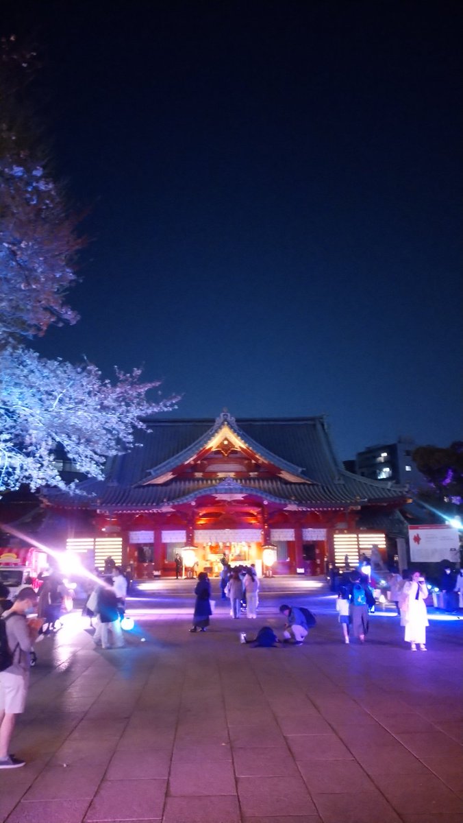 tatumaro's tweet photo. 17時に起きたが、これを見に来いとの神からの掲示だったか。明日、10日までやってるそう。神田明神、ライトアップ。#神田明神 https://t.co/8nsUAEBYJ9