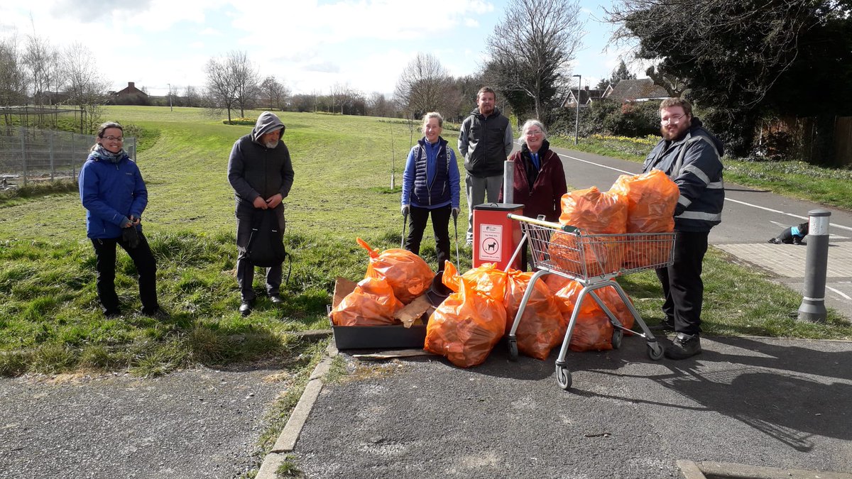 GwkNorthWales's tweet photo. Quay Clean, an @OurBackYard_CQ led initiative in partnership with Flintshire County Council, Connahβs Quay Town Council, Keep Wales Tidy, and the Friends of Wepre Park took place recently.
Look at just some of what the team cleaned!
#QuayClean #ConnahsQuay https://t.co/153zaSxZI1