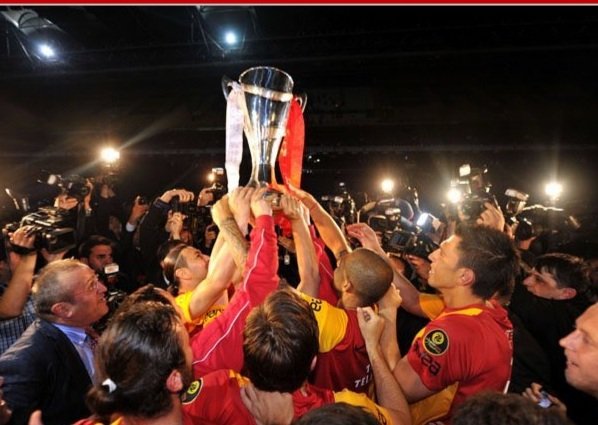 PesindeyizApp's tweet photo. Domenec Torrent: “Kadıköy’de kazanacağız” 

Fenerbahçe Yöneticisi Mustafa Kemal Danabaş: "Kendisi Kadıköy’ün ne demek olduğunu bilmiyor demek ki!"

(TV 100)

Galatasaray olarak biliyoruz sanki! 😬 https://t.co/zdXYJFqfhr