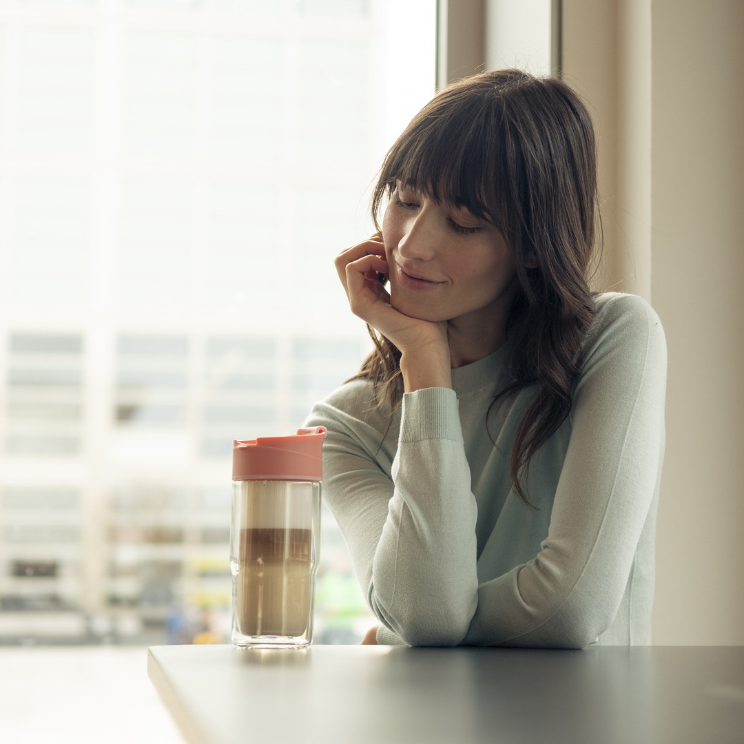 SIGGofficial's tweet photo. How about a slow weekend morning with your favorite coffee in the NOVA mug? ☕️

#sigg #bottles #zerowaste #drinkingbottles #coffeemug #slowmorning #saturdaymorning #easymorning #weekendviba #thermomug #bpafree #glassmug #sigglook #sustainability #coffee https://t.co/vBMklxLObJ