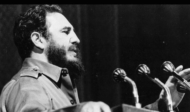 #Fidel: “Y la historia de un país se escribe así: dando la sangre ayer, dando el sudor hoy; y si nuevamente hubiese que dar la sangre para defender el fruto del sudor, ¡dar la sangre y dar siempre la sangre y dar siempre el sudor!”. (9/04/1968)