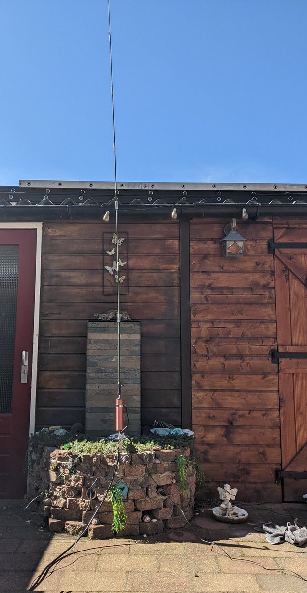 HAM_PD4DD's tweet photo. Even in my small garden the #slidewinder is working great. Low swr and first contacts are made..🥰 @M1eccAntennas thank u. big thumbs up. #hamradio #mobiledx #dx #radioamateur #fieldday #SlidewinderDx #qrp #ft8 #wspr https://t.co/iK7FkMSdCy