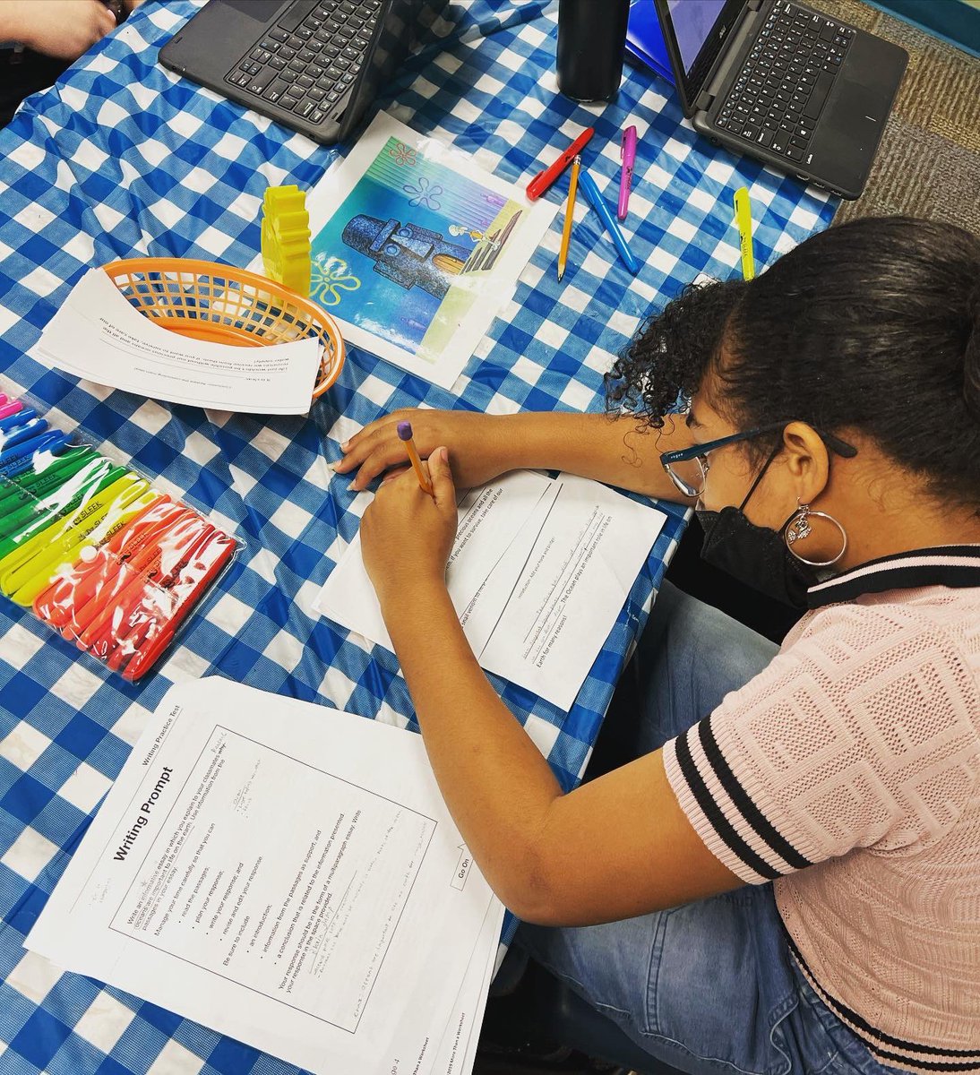 GrowinWithOwen's tweet photo. Highly recommend adding a theme to your next review! Our SpongeBob writing review is always a hit and Ss love wrapping it up by making their own Krabby Patty 🍔🍍🌊 #writingreview #fsa #iteach5th #dleproud @DreamLakeApopka https://t.co/IeCUODaGVN