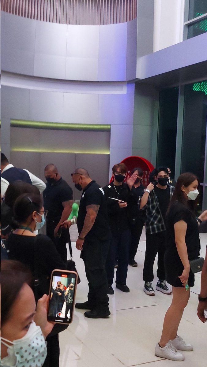 mikereylow's tweet photo. HINDI AKO OKAY! 😭😭😭 ANDITO SILA!!!!

@SB19Official #SB19
#Bazinga_SB19 is a vibe! https://t.co/BOmbopnO0N