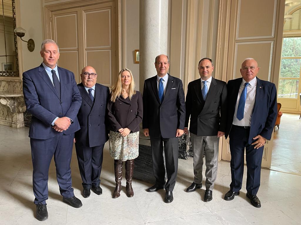 ItalyinSpain's tweet photo. Alla presenza dell’Ambasciatore #Guariglia, l’Assemblea Paese ha eletto i due membri del @CGIEmondo in rappresentanza della collettività residente in #Spagna presso la Cancelleria Consolare di #Madrid 🇮🇹❤️🇪🇸 https://t.co/LRDmGQlbHC