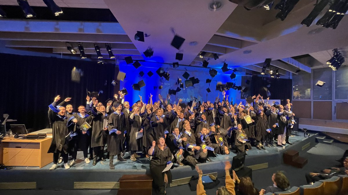 Dans ingénieur, il y a “ingénieux”. Votre diplôme est votre passeport !
500 digital leaders à la conquête du monde. Soyez audacieux, ambitieux…Ne laissez personne sur le bord de la route .. Par vos connaissances vous êtes les architectes du monde de demain : Human to Human !