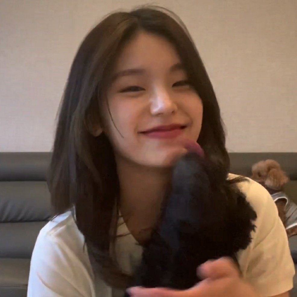 captyeatzy's tweet photo. @wweiinn YEJI IN DA HOUUUSEE!! https://t.co/3sCmqn3GRw