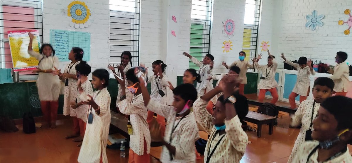 ishavidhya's tweet photo. For students of classes 1-4 who need extra support in English, we conduct #PowerEnglish classes with a ‘Total Physical Response’ activity where they listen to music, read stories, and enact what they see on video. This keeps students focused and improves their language skills. https://t.co/25OpWt66j3