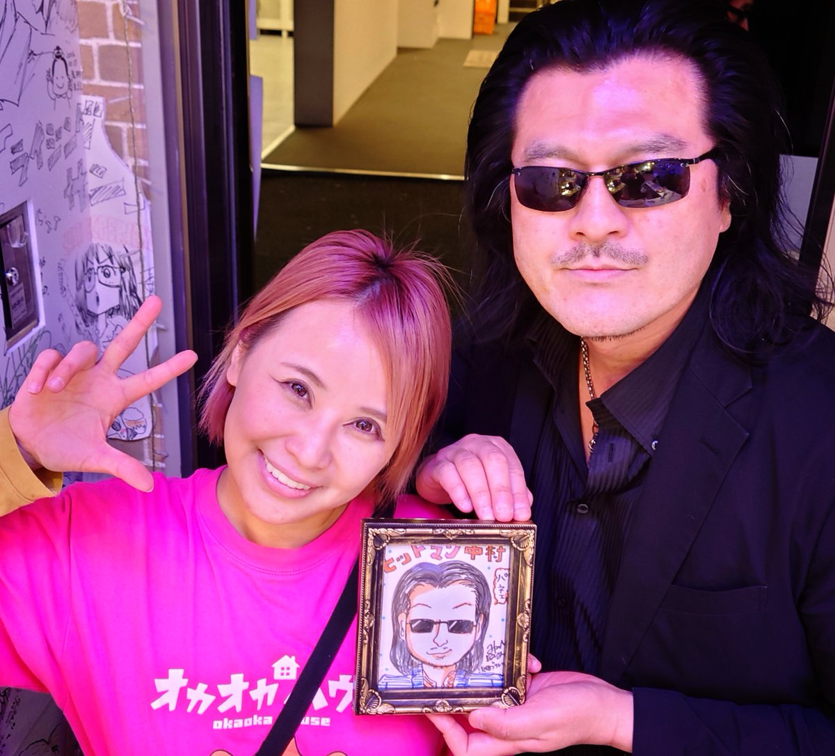 hitmannakamura's tweet photo. 浜田ブリトニー(漫画家・タレント)さんのバースデーにお邪魔して、似顔絵を描いて頂いた。
お祝いしに行ったつもりが宝物を頂いてしまった。
#浜田���リトニー https://t.co/geoCyYcaSx