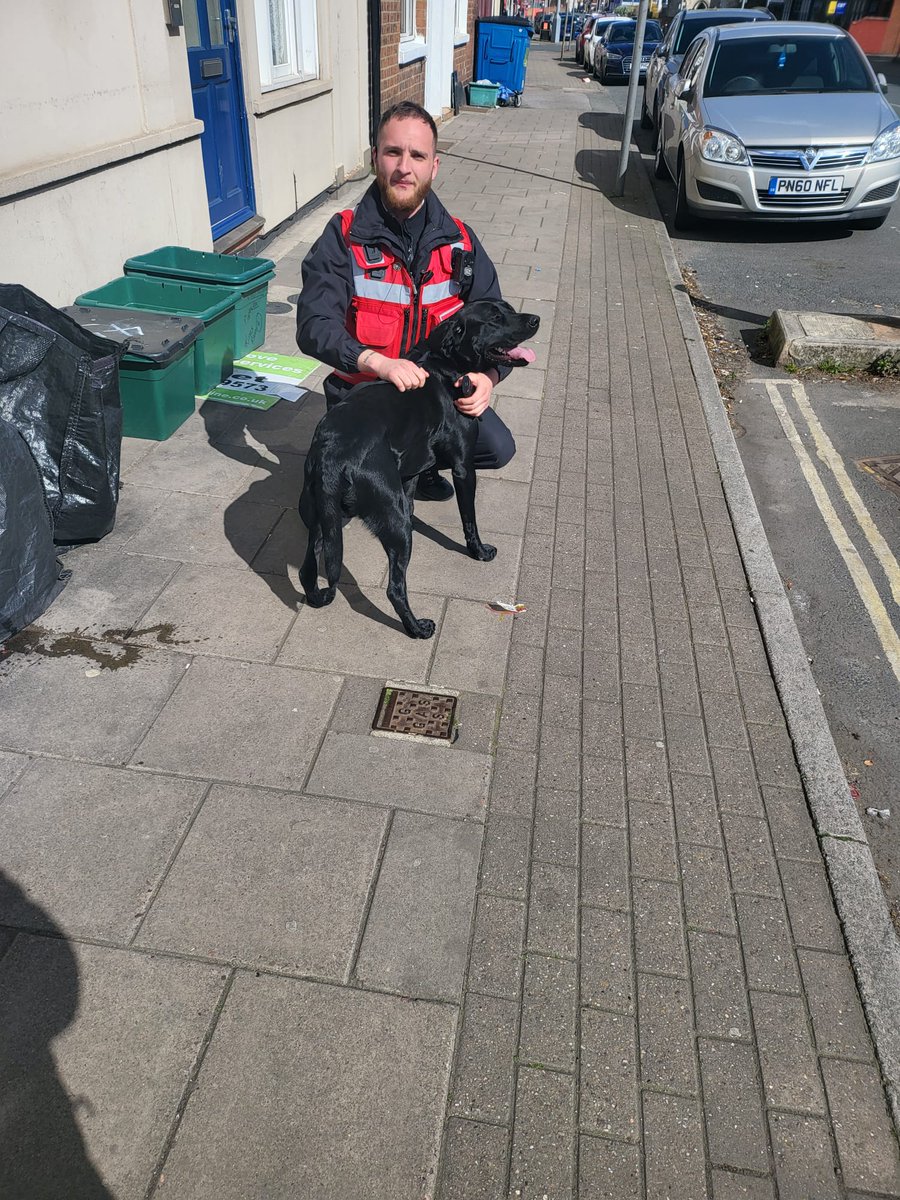GLOSBIDCPO's tweet photo. #CPOLuke & #CPOHarry find a missing #Dog quick call to @GlosCityPolice for checks to be carried out and then the #Dog is returned to #Owner
#Even4LeggedFriendsNeedHelp #WorkingTogether #OneTeam
@GLOSBIDCPO
@GlosCitySafe
@GloucesterBID
@GloucesterCity https://t.co/sKVsy8CZXh