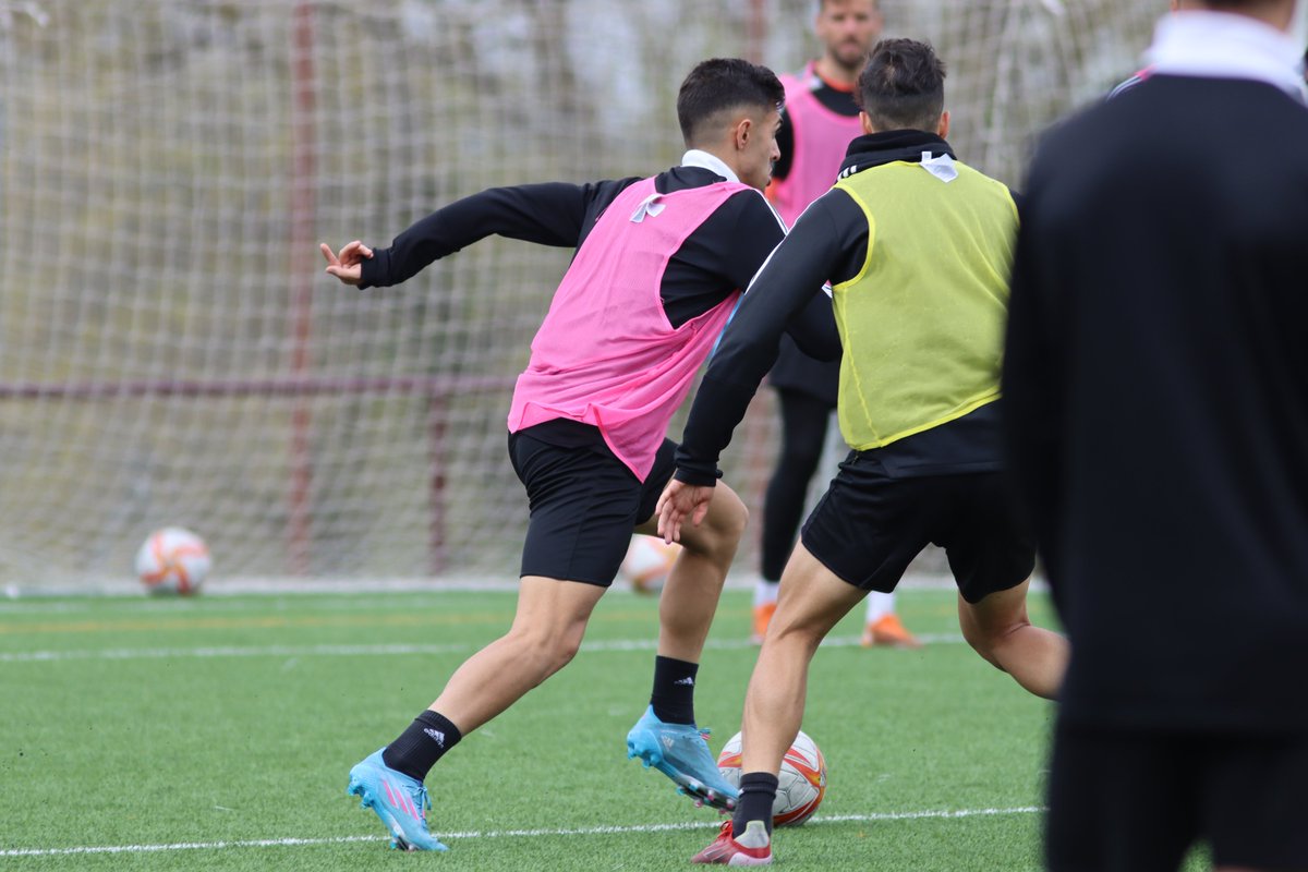 Estamos listos 🏋️‍♂️
Mañana nos visita el <a href="/realracingclub/">Real Racing Club</a> 

⚪️⚫️ #GoDUX