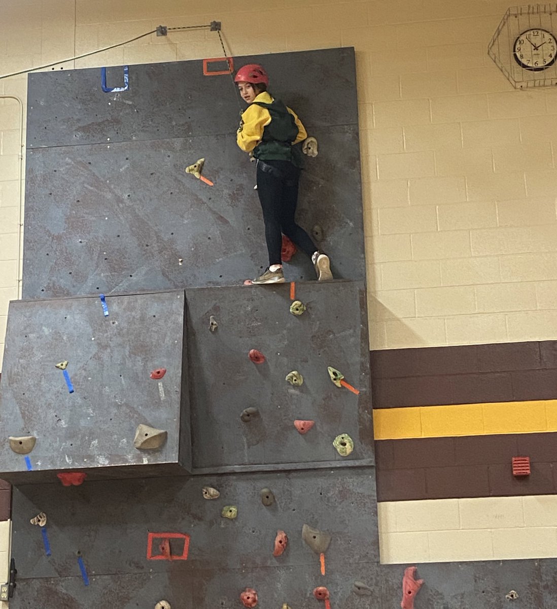 MrsMohl_HPE's tweet photo. This class absolutely ROCKED our climbing unit! So many overcame a fear, worked/collaborated with their team and supported each other with each climb! So proud of this group! #mifflinSD #GMMSPE 🧗🏼♀️ https://t.co/iRktNnDDsT