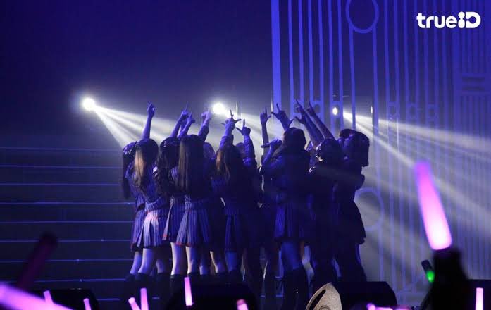 V_12_Y tweet picture