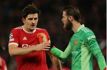 CFCMyk_'s tweet photo. De Gea:"How many times do l have to tell you. You are Harry Maguire,not Harry Kane." https://t.co/RI81bnbT7T