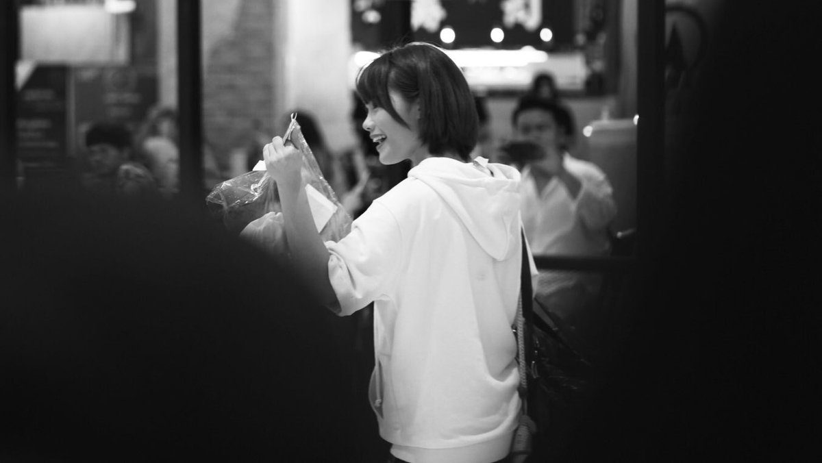 banoffee_mm's tweet photo. ครั้งแรกที่เจอ…
.
.
ส่วนตอนนี้ก็จะคอยมองเราอยู่ข้างหลังแบบนี้เสมอ ไม่ว่าจะอยู่ตรงไหนนะ 

ขอให้สนุกกับเส้นทางที่เลือกนะคะ💛 https://t.co/tvIwLJm7pc