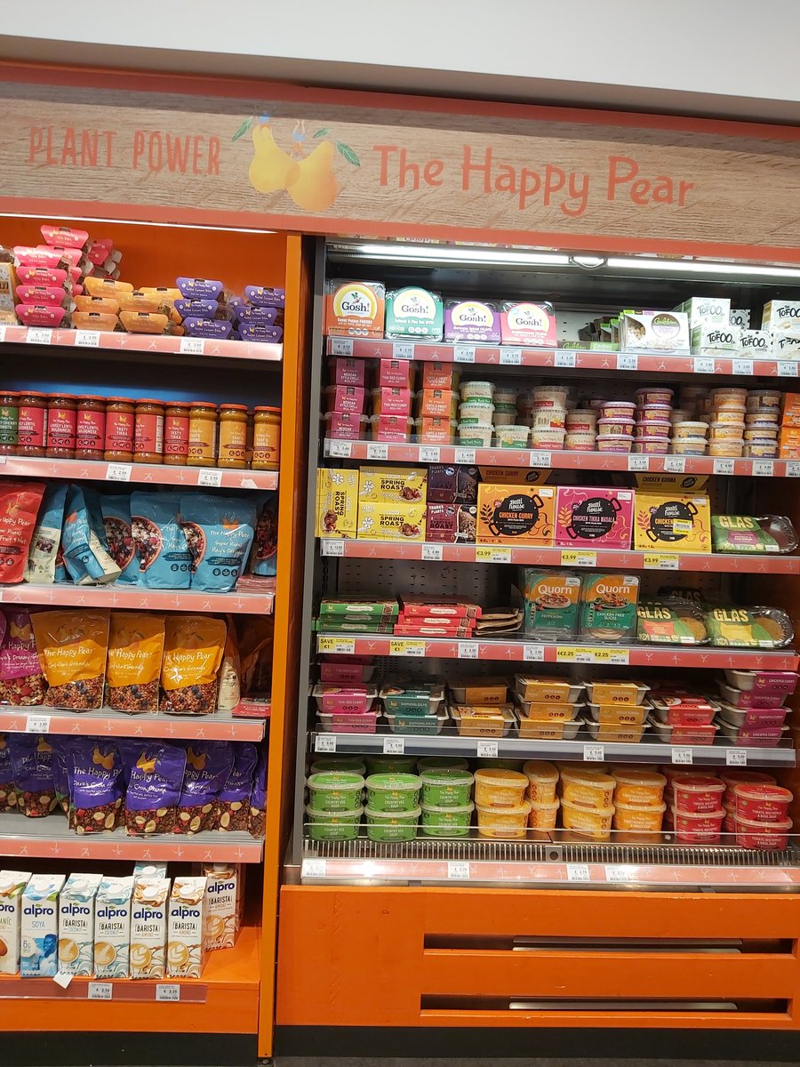 metzradt's tweet photo. Ah yes, chicken dishes definitely belong in the @thehappypear plant based section of @SuperValuIRL 😌
And it's not a case that it's vegan chicken or anything.
I understand putting vegan foods in with non-vegan foods, but maybe don't put chicken things in the "plant power" section https://t.co/fXJhsUiCJw