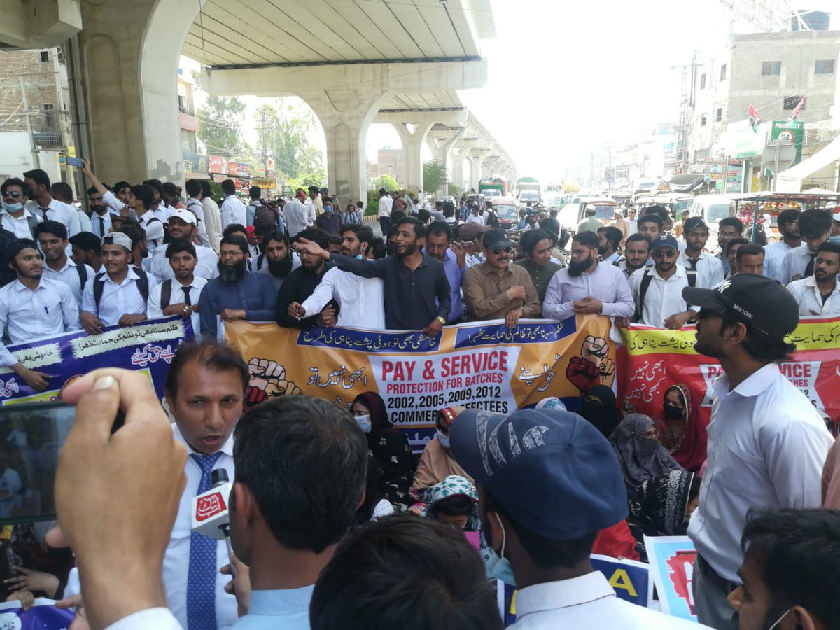 teacherqasim's tweet photo. A public message by teachers community for bureaucracy
For GOD sake don't forget one day you will be answerable to some authority.
Respect Employees
Pay Protection
Service Protection
#HonorServiceProtectionOrder 
@FinancePunjab 
@HashimJBakht 
@m_aqeelazad @AGEGA_ 
@HRCP87 https://t.co/5GVpC0bcYX