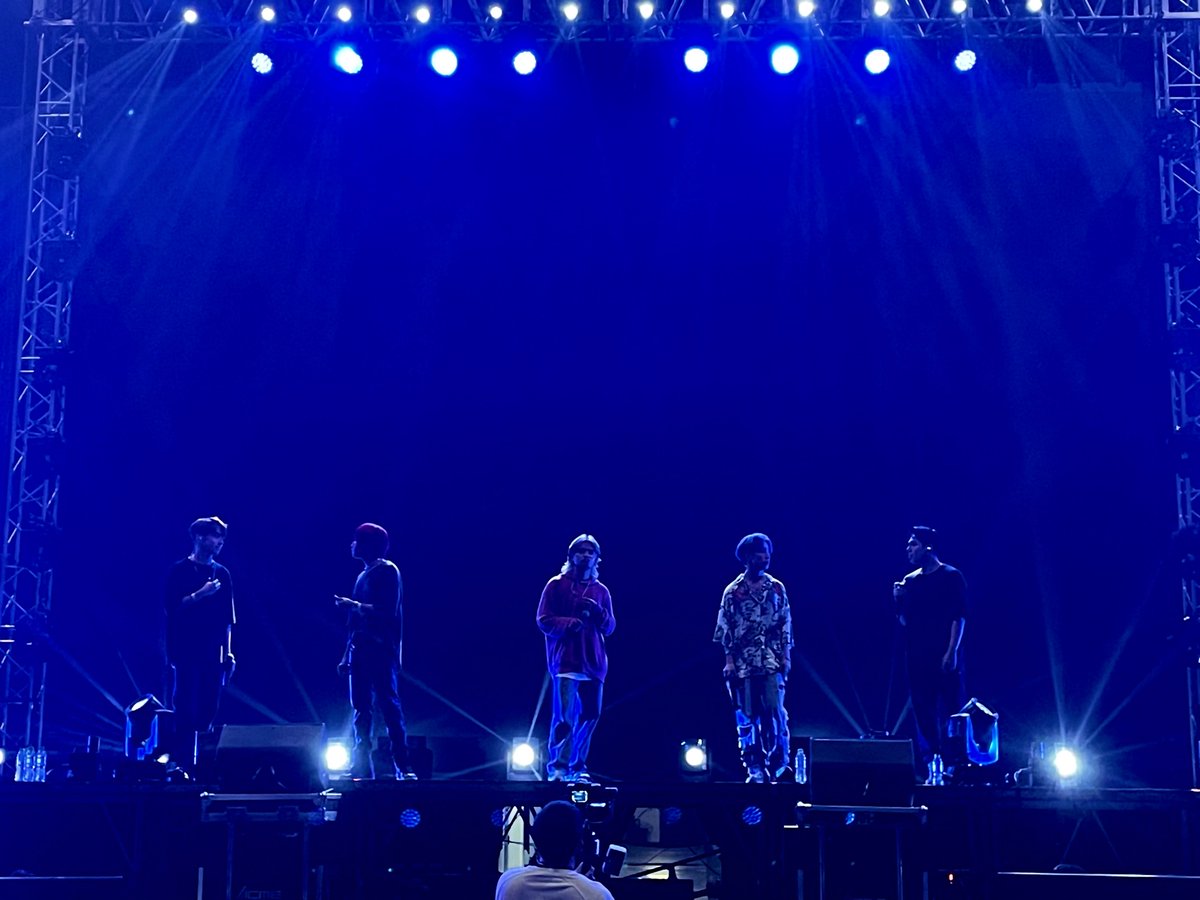 SB19Official's tweet photo. 📸 SB19 gets ready for PPOP CON!

See you tomorrow at the Araneta Coliseum A’TIN! 💙
 
🎟️ Tickets are still available at https://t.co/zaWgz1OEdA and https://t.co/aJFyUWWPuv

#SB19 #PPopRise2022 https://t.co/DoIUE3k6vE