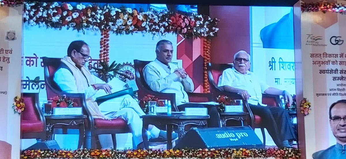 #CSOConclave Bhopal <a href="/AIGGPA/">AIGGPA</a> brought together CSOs. Shri. Mangubhai Patel <a href="/GovernorMP/">Governor of Madhya Pradesh</a> inaugurated the event. Hon'ble Chief Minister <a href="/ChouhanShivraj/">Shivraj Singh Chouhan</a> attended the event. <a href="/RTandon_PRIA/">Rajesh Tandon</a> <a href="/PRIA_India/">PRIA India</a> called 4 regular &amp; better communication b/w govts.&amp; CSOs. <a href="/Samarthan_CDS/">Samarthan CDS</a> <a href="/Sachin_Chat/">Sachin Chaturvedi</a>