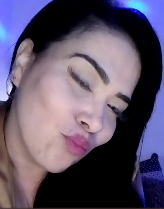 Bom dia!  Estou vendo as not&iacute;cias do dia pelo #Twitter   Dormi &agrave;s 5hs e levantei &agrave;s 8  Come&ccedil;arei a agitar<a href="/tag/twitter"class="tags"><span>#twitter</span></a><a href="/tag/sorayacarioca"class="tags"><span>#sorayacarioca</span></a>
