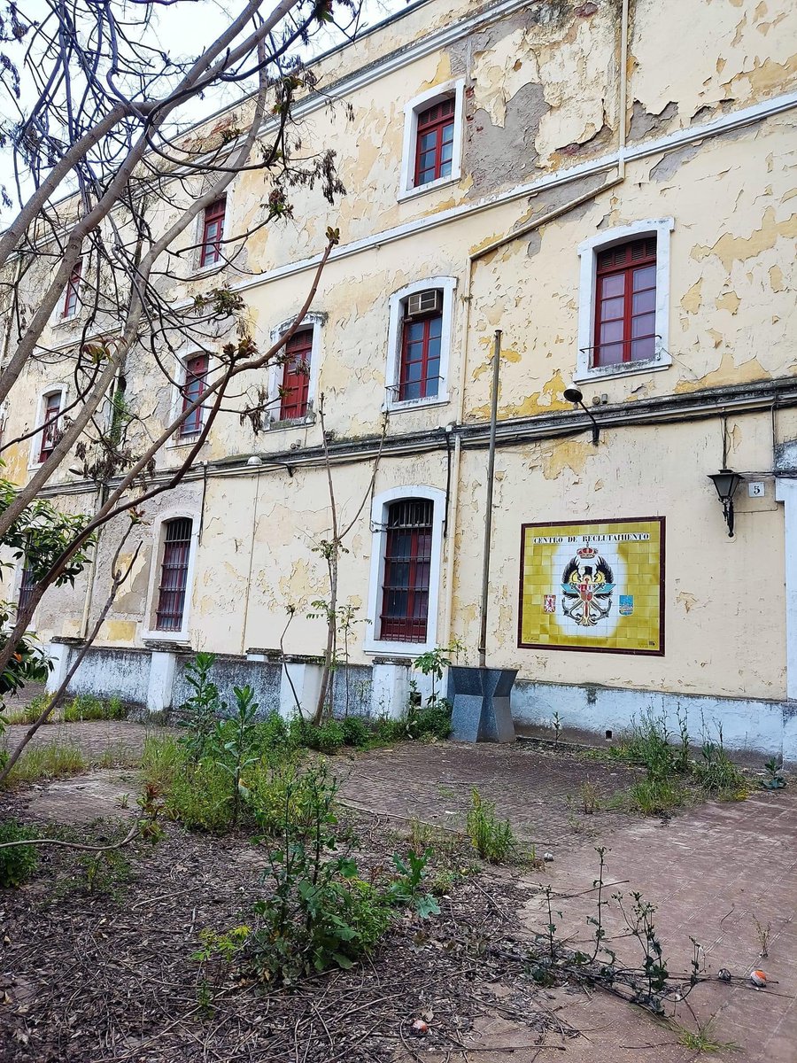 desdelacalleCor's tweet photo. Imagen pobre de Córdoba. El @ppcordobayto @Cs_Cordoba obligan a los vecinos adecentar sus fachadas en el Casco Histórico, pero creo que está se le debió olvidar. @AndaluciaJunta @marrider1976 @vecinoscentroco https://t.co/sTm0mEdhIy
