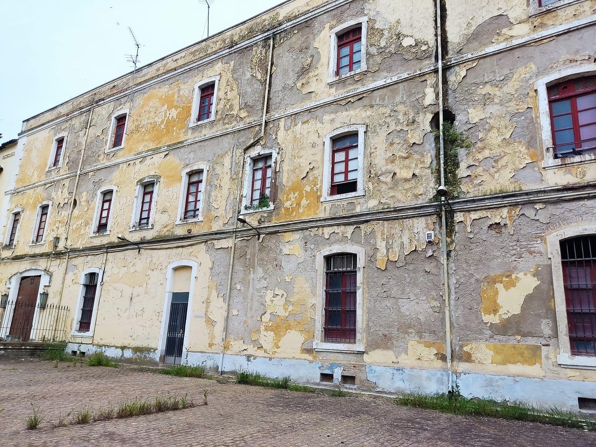 desdelacalleCor's tweet photo. Imagen pobre de Córdoba. El @ppcordobayto @Cs_Cordoba obligan a los vecinos adecentar sus fachadas en el Casco Histórico, pero creo que está se le debió olvidar. @AndaluciaJunta @marrider1976 @vecinoscentroco https://t.co/sTm0mEdhIy
