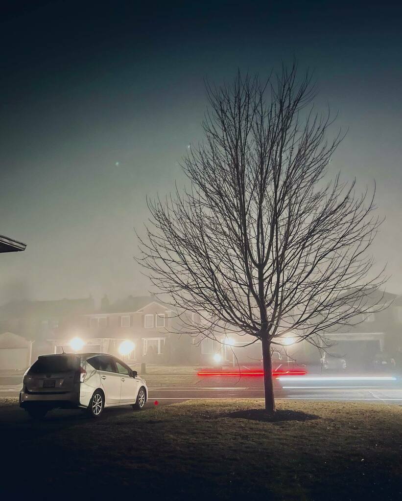 ASolisMontero's tweet photo. Foggy nights 📱 📸 
—————-

#explorecanada #paradisecanada #myottawa #ottawaphotographers #ottawatourism #urbacanada #facesottawa #ottawaphoto #livelovecanada #bluehour #longexposurephotography #ottawa_instaphoto #ottawasworld #raw_mobile #ottawa #enjo… https://t.co/IEzbeGPNkE https://t.co/hXV5uN7B4Y