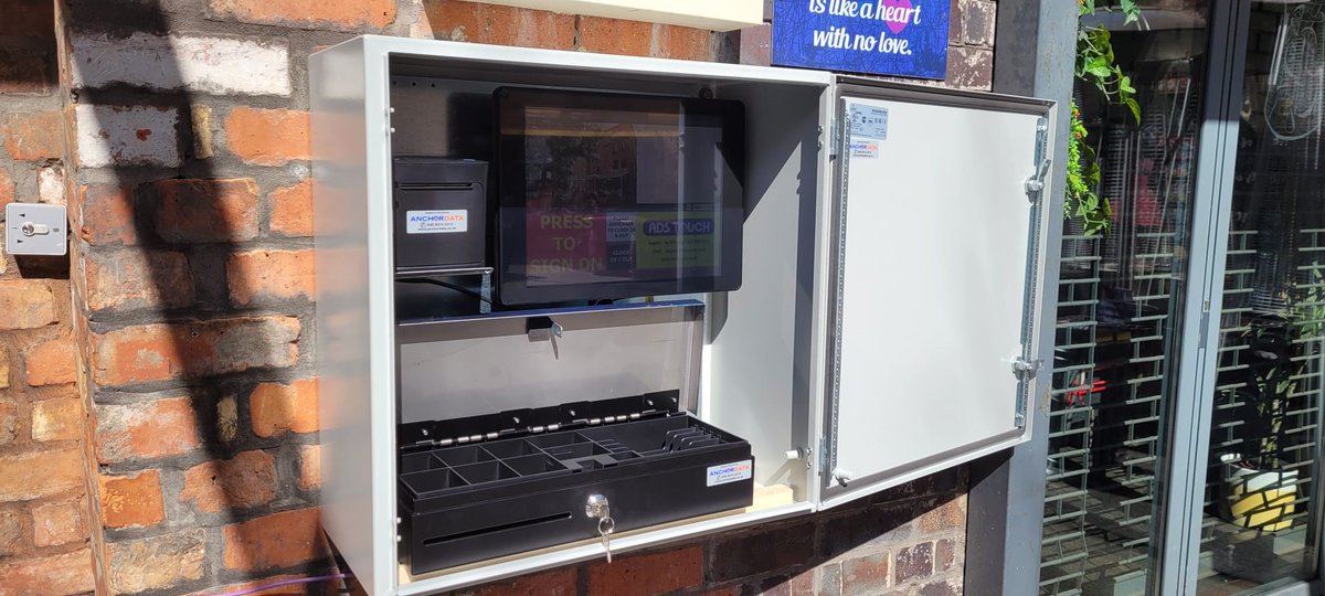 AnchorData's tweet photo. 1/2: 3 x fully programmed #ADStouch #ePOS Systems linked to the Kitchen installed at the highly popular 2Taps Winebar in #Belfast's Cathedral Quarter. We also modified & fitted a secure bespoke outdoor cabinet to house the Outdoor Waiter Station ensuring a much quicker service https://t.co/AslY8aOKU6