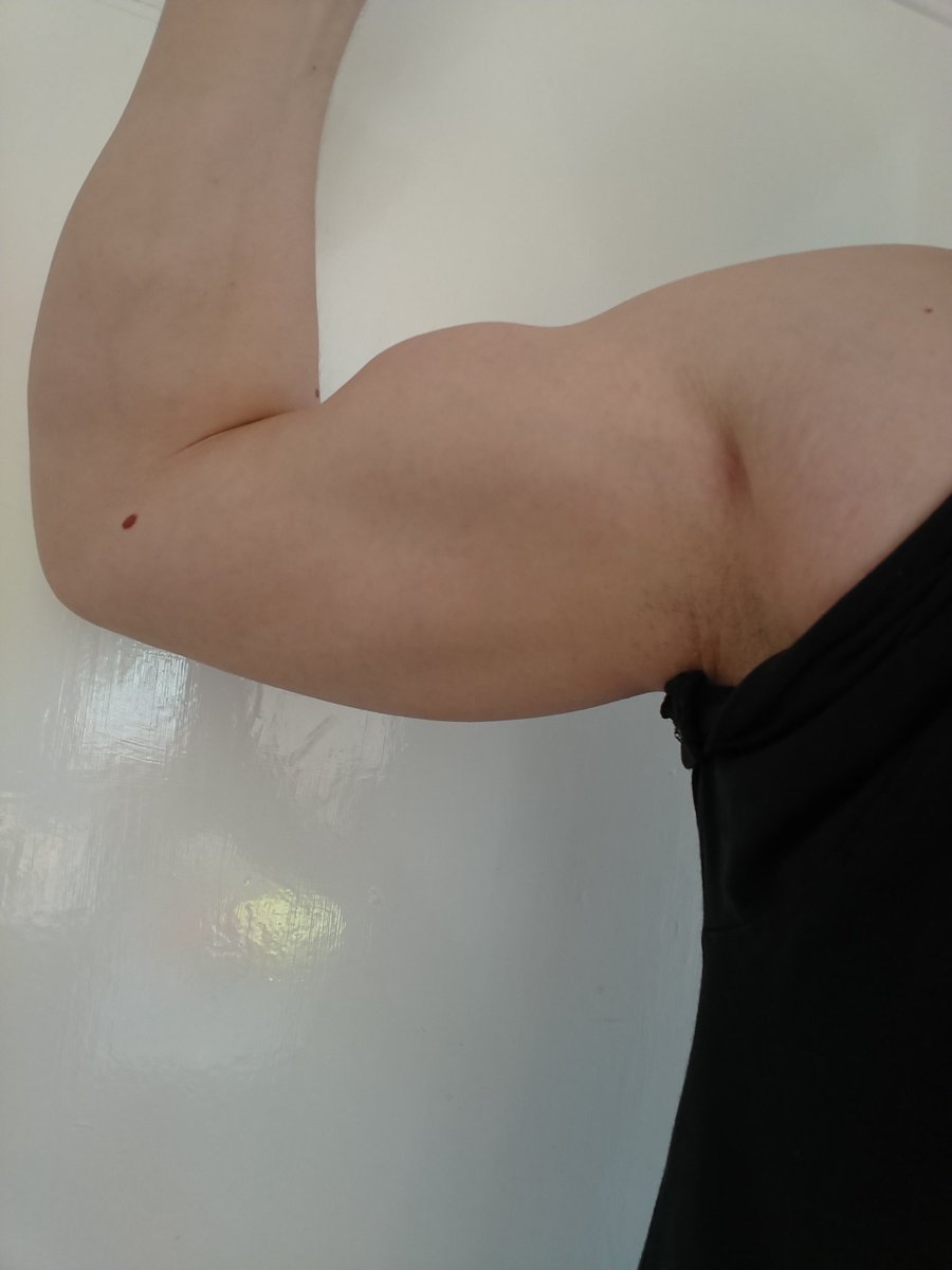 Here is your Adultstorycreator, getting my bicep out for all you dirty fuckers to see. 😈 £StoryCreator g4p