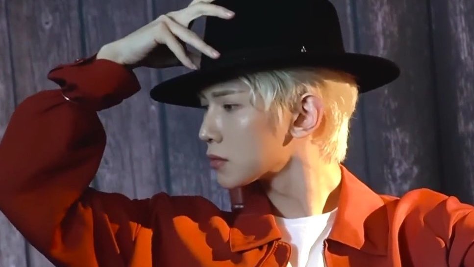 YEOSANGLOOK's tweet photo. Models are lucky because yeosang chose to be an idol https://t.co/NRxjRib27K