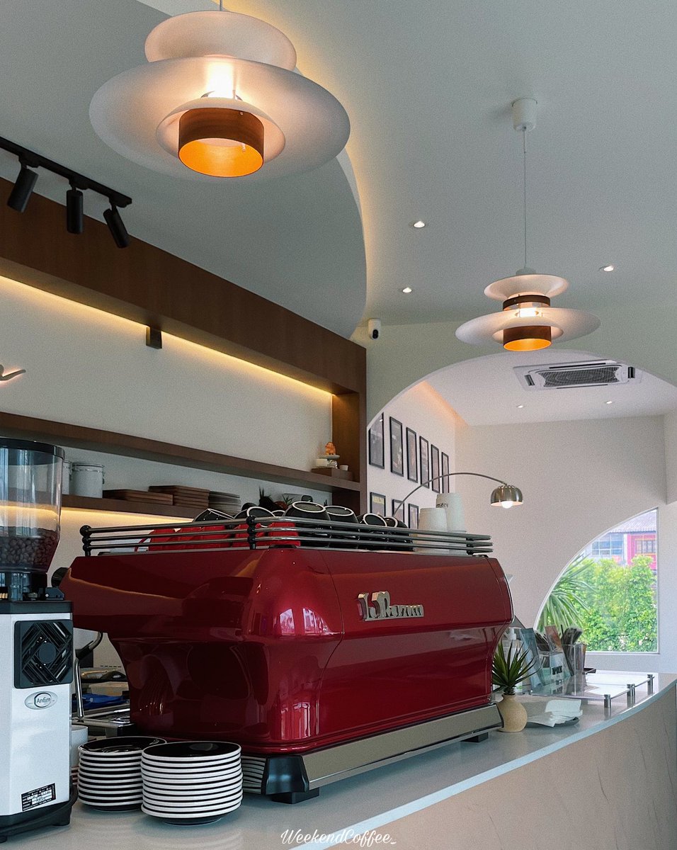 somethingfavs's tweet photo. KARMA BKK ☕️🧇🛹📀
คาเฟ่เปิดใหม่ย่านพุทธมณฑล มีทั้งกาแฟ ขนมและ community space โซนร้านให้อารมณ์เหมือนอยู่ LA  มุมถ่ายรูปดี ที่จอดรถเยอะมาก croffle อร่อย

📍พุทธมณฑล สาย 4 , นครปฐม
#รีวิวคาเฟ่ #คาเฟ่ #คาเฟ่นครปฐม #คาเฟ่พุทธมณฑล #อร่อยบอกต่อ https://t.co/K6eCBcyi3N