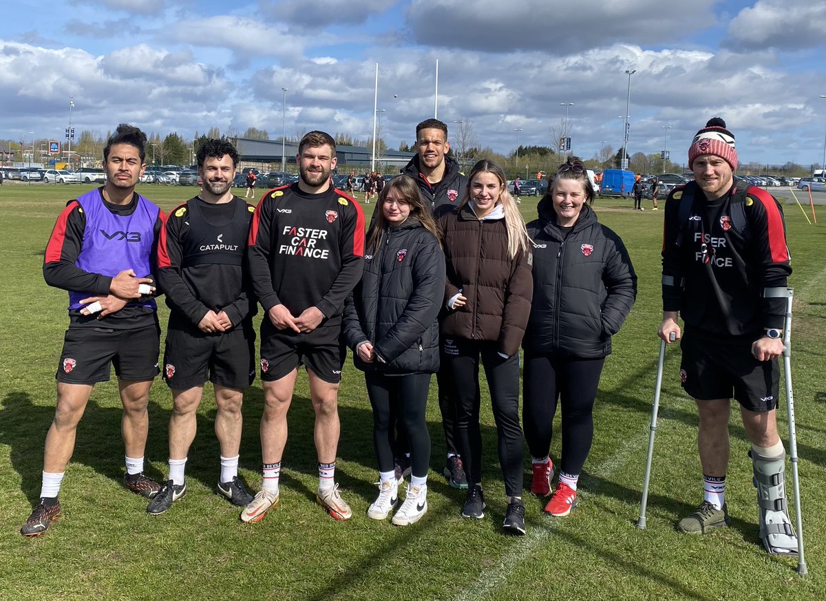 J_Thompson19's tweet photo. Last day of placement for both of our @UoS_Physio students, @emmabeaverr &amp; @GabiAshcroft1 today.

Been a pleasure having you as part of the @SalfordDevils medical dept for the last 6/52!

Sad to see you go but good luck with your future placements!

👹👹👹 https://t.co/K5S9md66KE