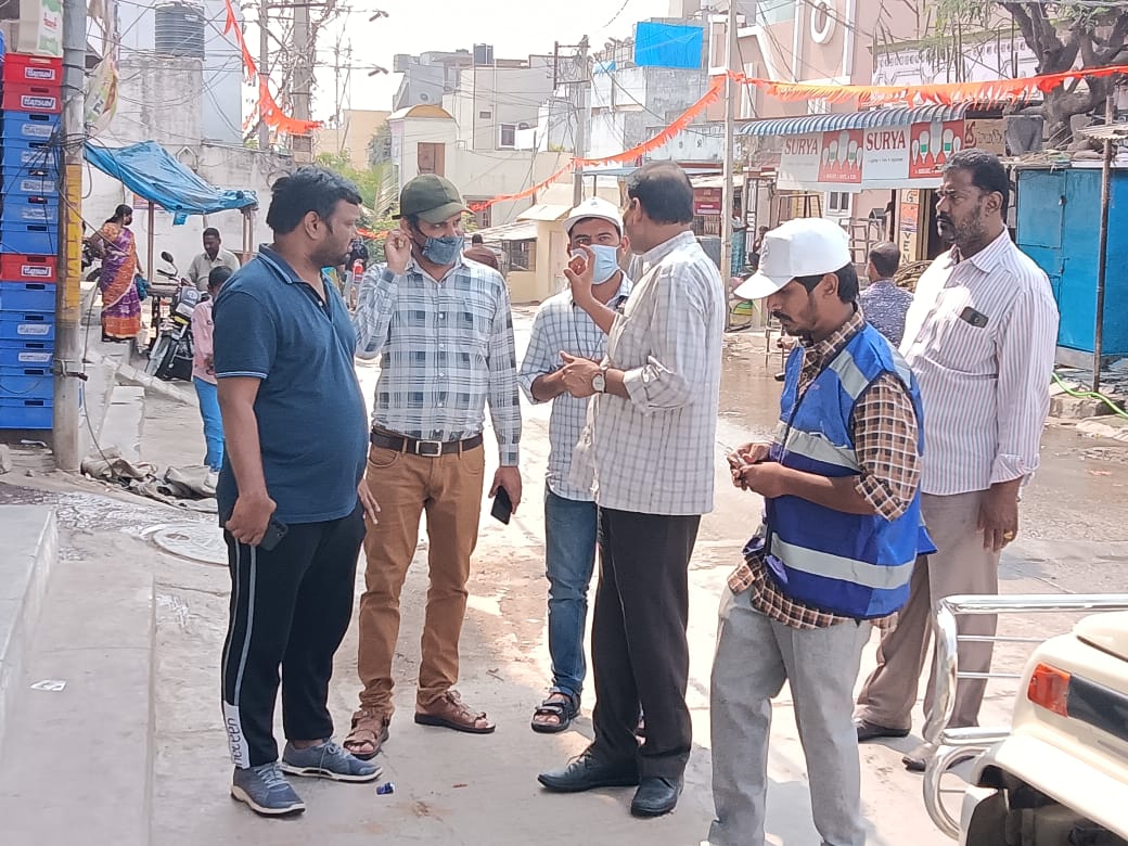HA Wahab - Dy. General Manager, Ameerpet, HMWSSB. (@hmwssbdgmamrpt) on Twitter photo CGM C.II and GM D.VI inspected water supplies during supply hours and found RC.0.2 ppm at Brahma shanker and om nagar areas under SPR Hills Section SD.II O&M D.VI <a href="/HMWSSBOnline/">HMWSSB</a> <a href="/hmwssbgmom6/">S. Harishankar - GM O&M Dn. 6, HMWSSB.</a> <a href="/hmwssbcgmomc2/">M Prabhu - CGM O&M Circle II, HMWSSB</a> CGM C.II and GM D.VI inspected water supplies during supply hours and found RC.0.2 ppm at Brahma shanker and om nagar areas under SPR Hills Section SD.II O&M D.VI <a href="/HMWSSBOnline/">HMWSSB</a> <a href="/hmwssbgmom6/">S. Harishankar - GM O&M Dn. 6, HMWSSB.</a> <a href="/hmwssbcgmomc2/">M Prabhu - CGM O&M Circle II, HMWSSB</a>