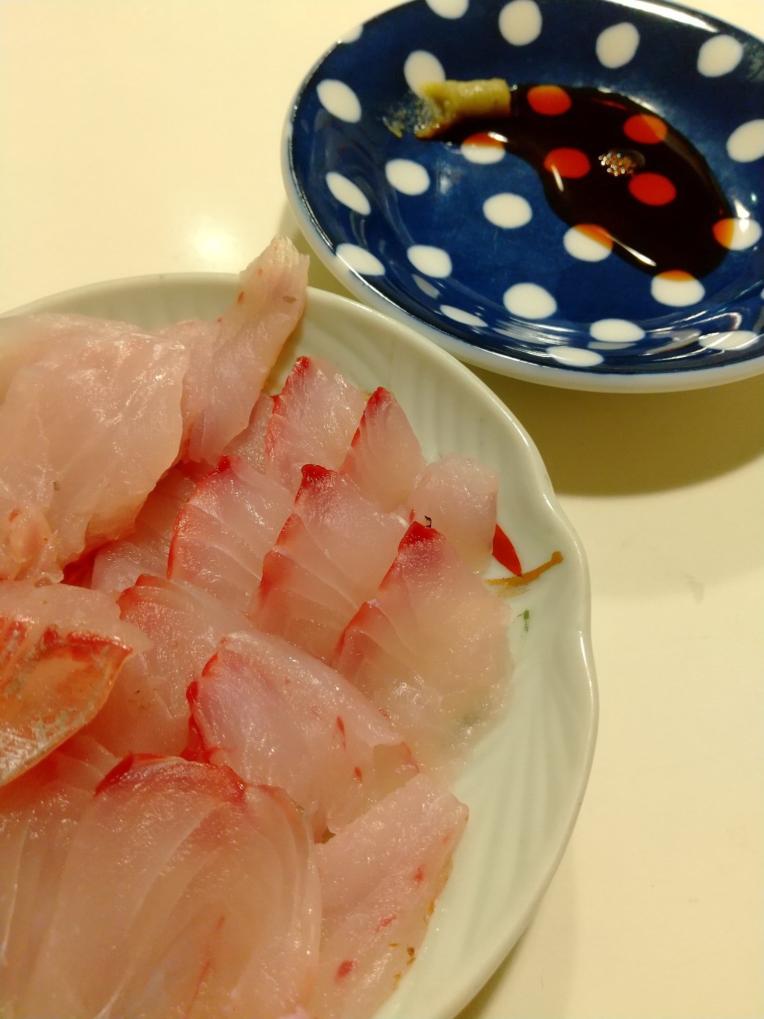 海洋丸 Al Twitter イサキを いっぱい置いてもらったので 近所に配って 喜んでもらいました 僕も 早速 刺身にしております コリコリ イサキも 美味しい です 卵も白子も 未だ小さいですが 寒イサキは 美味しいです T Co