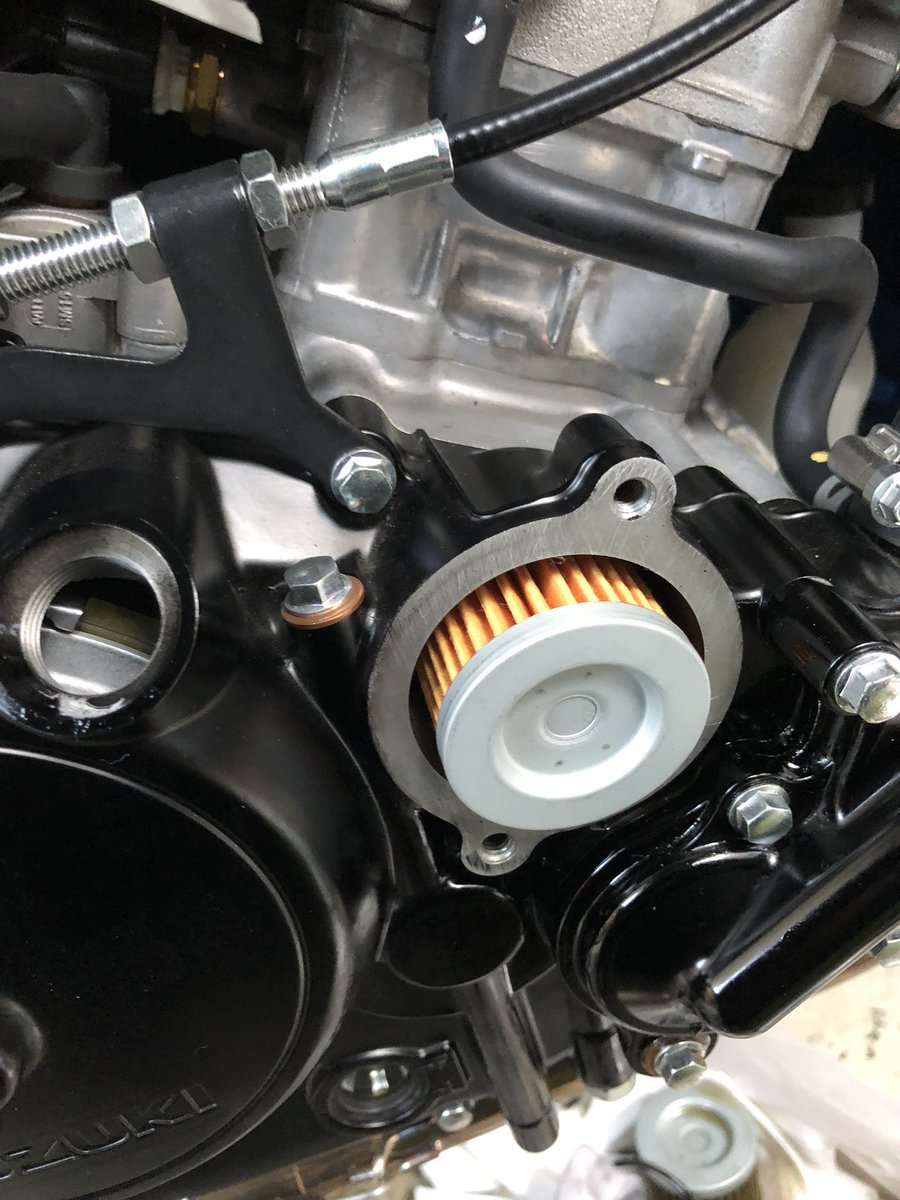 suma4629's tweet photo. オイル&フィルター交換。前回交換から1300㎞。今回はOリングも交換〜。今日点灯したチェックランプはセンサーゴニョゴニョして解消ー。
#GSXR125
#原付二種
#SUZUKI
#ECSTER
#KITACO
#KPIT https://t.co/1NBTtW3bQi