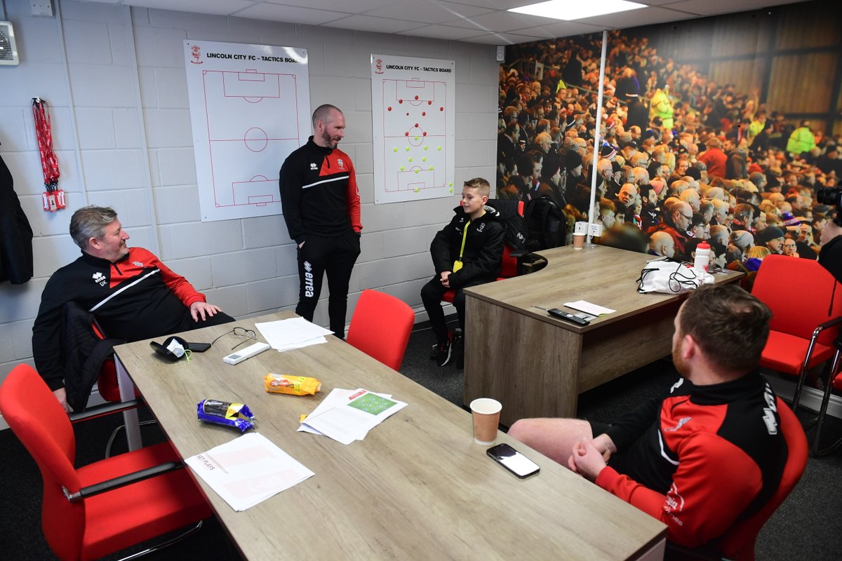 👋 𝗧𝗵𝗲𝗿𝗲'𝘀 𝗮 𝗻𝗲𝘄 𝗳𝗮𝗰𝗲 𝗶𝗻 𝘁𝗵𝗲 𝗴𝗮𝗳𝗳𝗲𝗿'𝘀 𝘀𝗲𝗮𝘁!

A big welcome to Keagan who is our Junior Manager this afternoon!⤵️

#LINWIG | #ImpsJTO