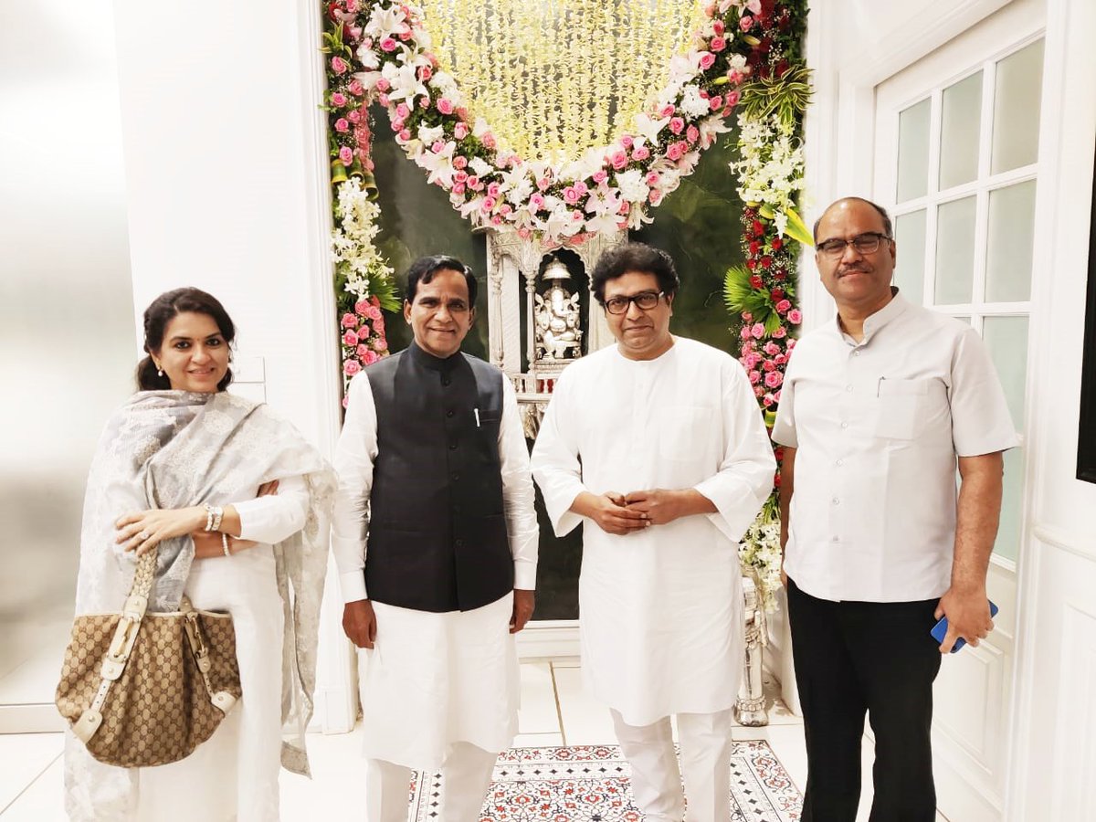 raosahebdanve's tweet photo. मुंबई येथे महाराष्ट्र नवनिर्माण सेनेचे अध्यक्ष श्री @RajThackeray यांच्या बरोबर भेटीदरम्यान विविध विषयांवर चर्चा झाली. https://t.co/zvaof4RHck