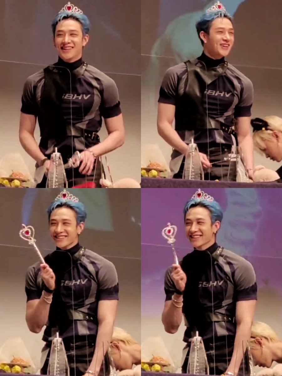 captainCB97s's tweet photo. cutie princess bang chan https://t.co/Wgoxjp28U7