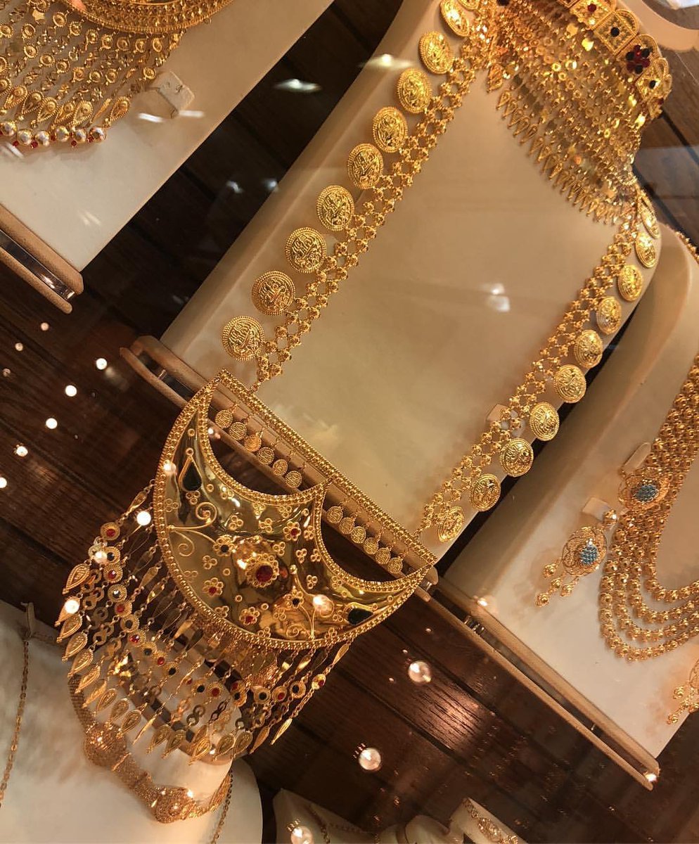 #طلال_مداح
المفروض قبل العيد وبعد الزوجات المسكينات مااكرفو في المطبخ عشان يفطرون ويسحرون ازواجهم

كل زوج يكافئ زوجته بمثل هالطقم الحلو ويجبر بخاطرها ولا وش رايكم؟