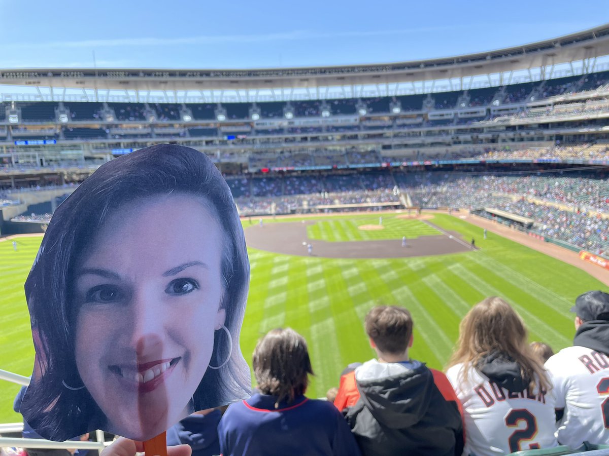 She’s here and she’s 40 friends #mntwins