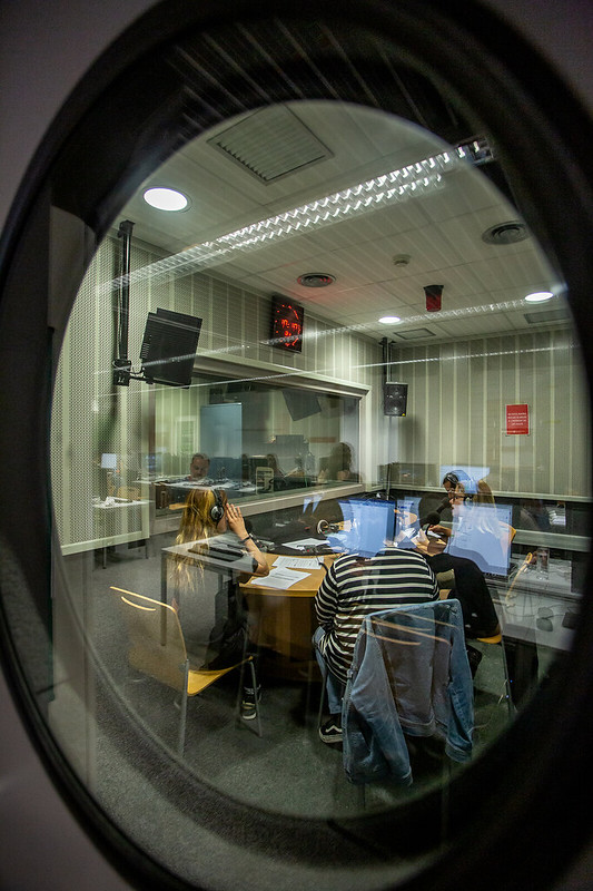 <a href="/UPFBarcelona/">UPF Barcelona</a> <a href="/educaciocat/">Educació</a> @JolaPompeu <a href="/alumniUPF/">Alumni UPF</a> <a href="/monika_jimenez/">monika jimenez</a> <a href="/marcelmauri/">Marcel Mauri de los Rios</a> <a href="/merceoliva/">mercè oliva</a> <a href="/EmmaRodero/">EMMA RODERO</a> <a href="/CIC_BTX/">CIC batxillerats</a> <a href="/fertbatxillerat/">Fert Batxillerat</a> <a href="/esartbtx/">esart | Batxillerat Artístic Barcelona</a> <a href="/escolapiacat/">Escola Pia Catalunya</a> <a href="/EscolaMassana/">Escola Massana</a> Vols fer de periodista i endinsar-te en el món de la informació durant una setmana? Tenim el curs que t'interessa! Vine al #CampusDelPoblenou de la #UPFBarcelona i coneix el món dels #MitjansDeComunicació 👉 bit.ly/35Xs4QM
#ViuLaUPF #JoTrioUPF