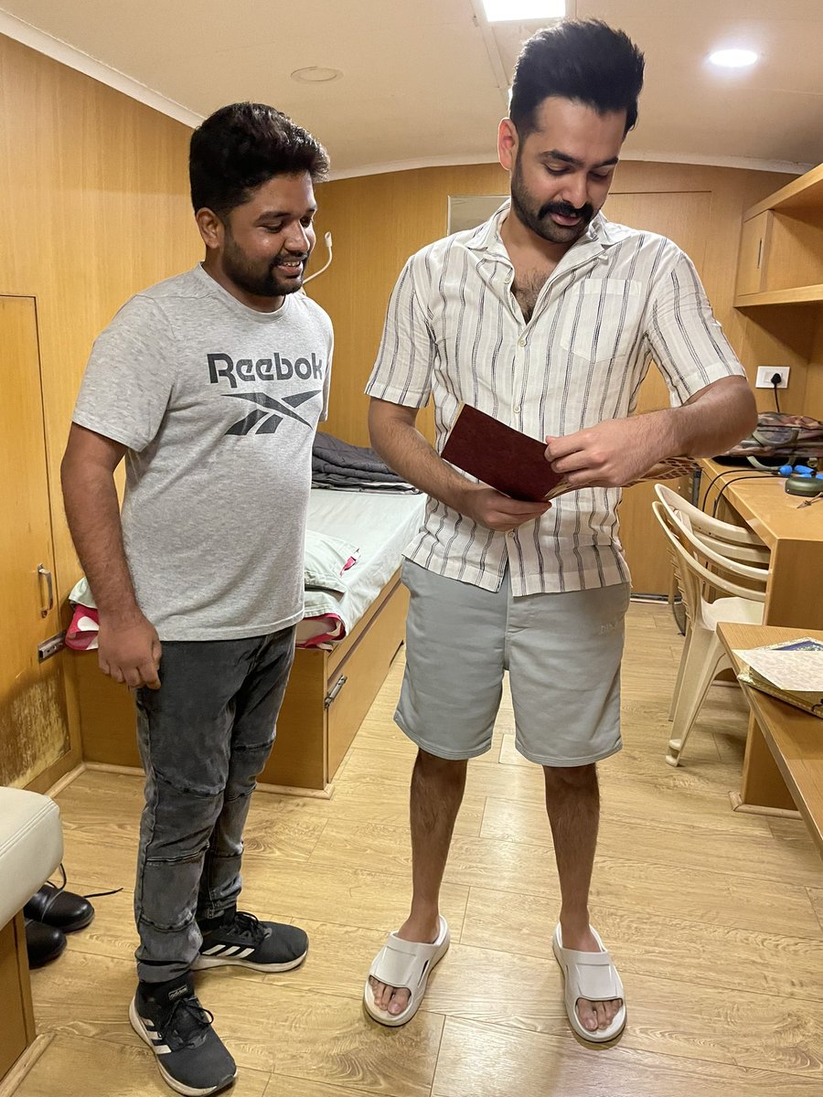 sandyp_tweets's tweet photo. Our Dearest @ramsayz Received my best friend & His Fan @Hariharasayz's Marriage Invitation and Congratulated Him For His Wedding.. 😍
We Are Truly Blessed to Seek Your Blessings and Thank You For The Lovely Hospitality ❤️
#RAmPOthineni #FansHero https://t.co/zrWOo4P4dn