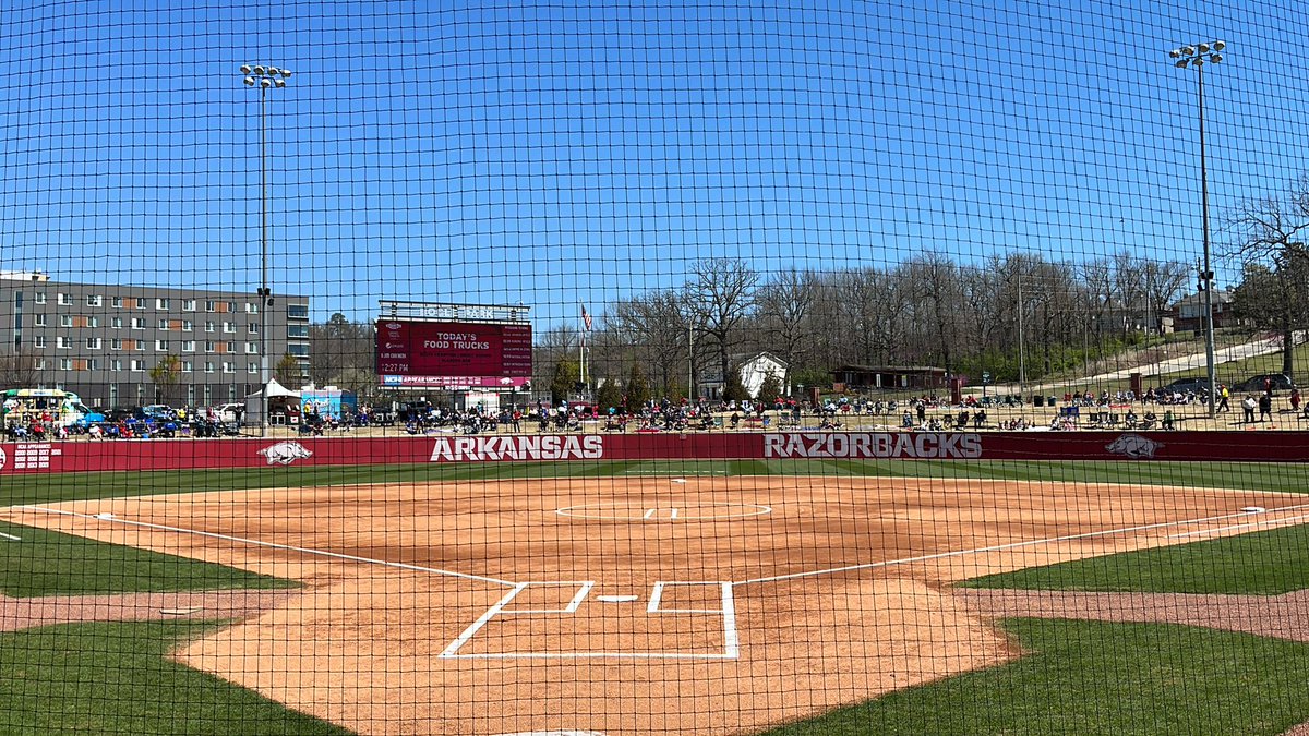 MP3SportsPhoto's tweet photo. 35 minutes until first pitch and there’s already a good crowd on the #bogleberm @RazorbackSB #woopig #beatauburn. Let’s get this series win!! https://t.co/JlNewgd1OS