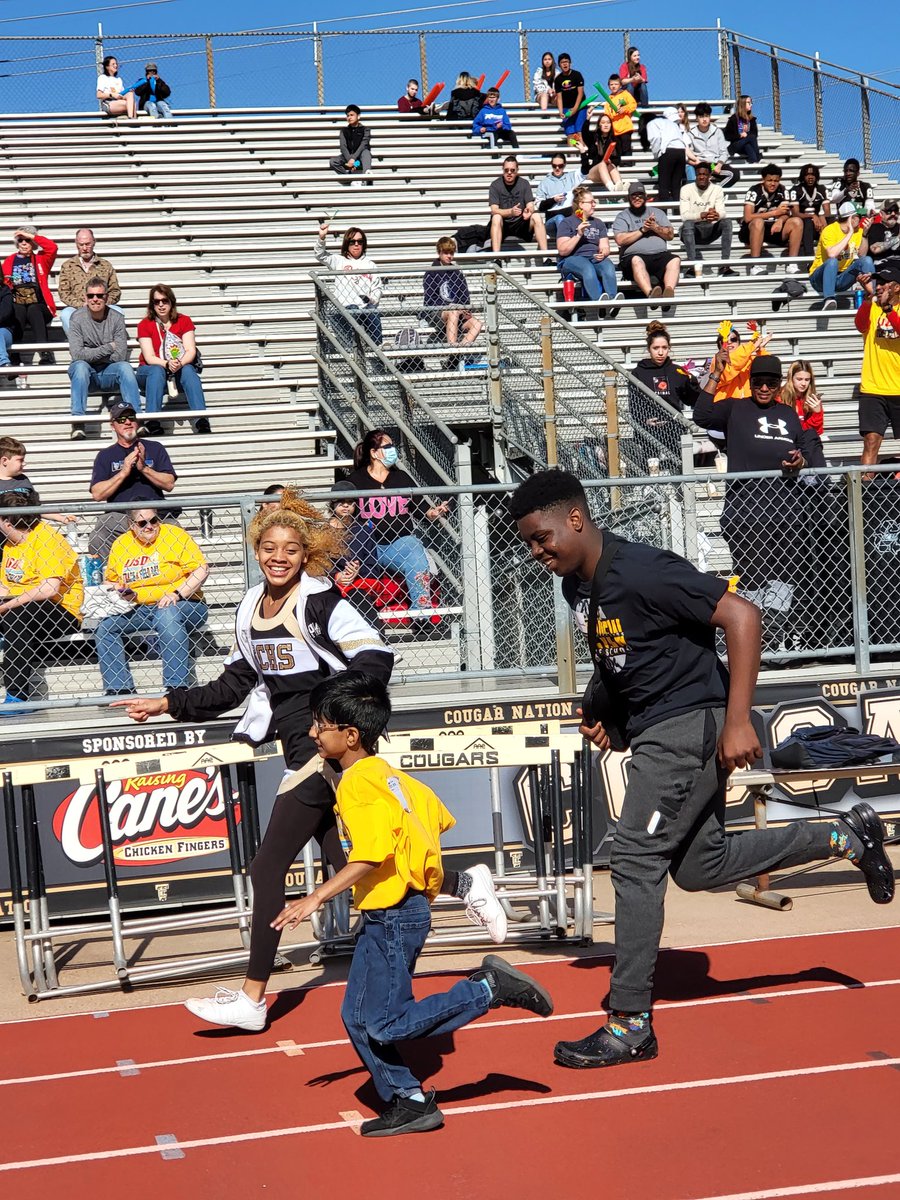 o_leesha's tweet photo. Run like the wind! @BluebonnetES @LakeviewMS @TheColonyHS #lisdutf #ALSCan #BearPack https://t.co/2zqj3ot0JI