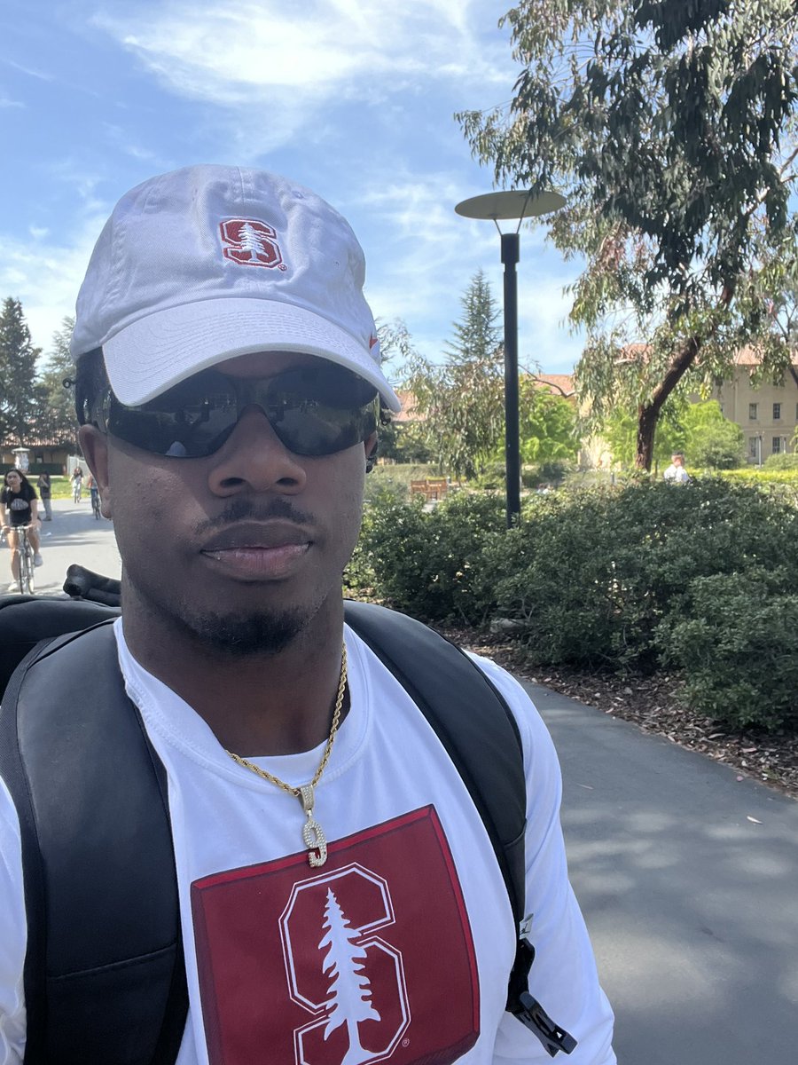 T_WilliamsD1's tweet photo. Hanging out on campus with some of my guys @StanfordFball spring practice #Cardclass22 🌲 🌲 #playmaker https://t.co/OETtNEA6qW