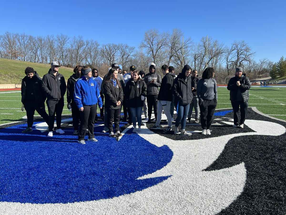 CSC1853's tweet photo. The sun was shining this morning as the Fallen Officer Project gathered to walk in memory of fallen police officers &amp; firefighters. In addition to bringing honor to heroes, the students of @CscFallen raised over $5k (and counting) to give back to @SuppHeroes and @WhohDetroit https://t.co/Y5vickQhKJ