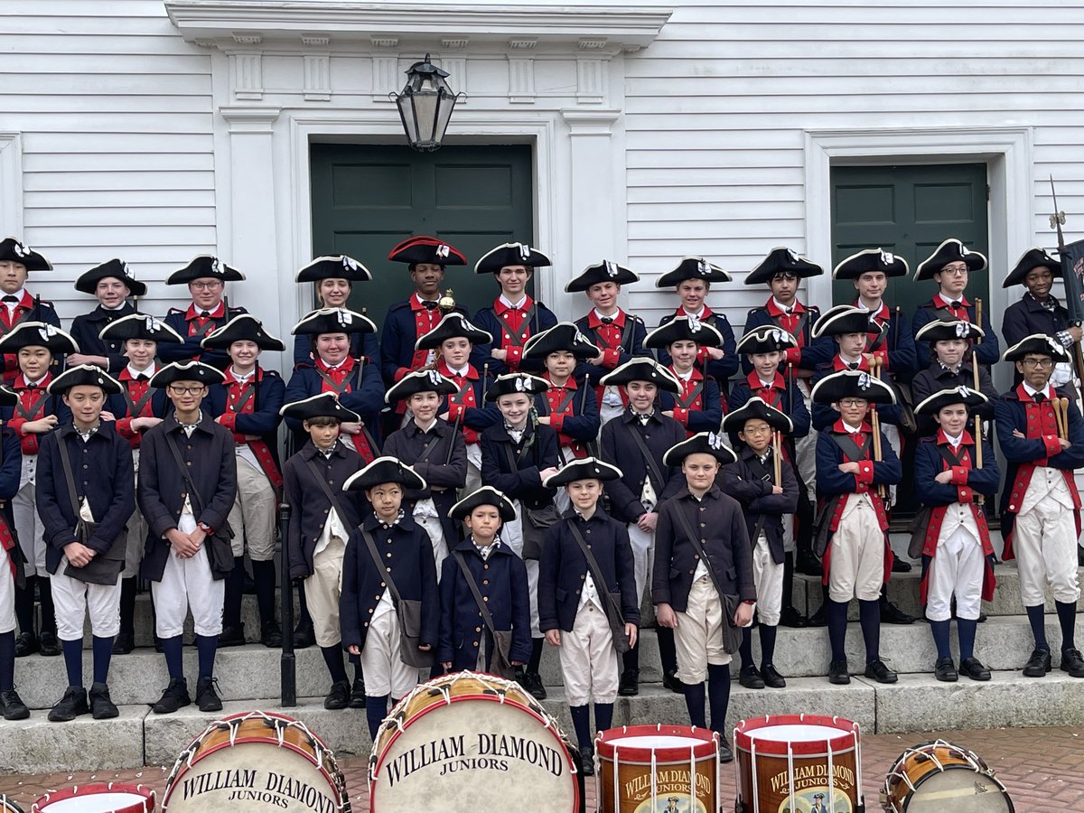 LFree4Lexington's tweet photo. I cant remember when the last time we were able to sleep in on a Saturday.  :)  8:00am Drum &amp; Fife parade - 9:00am Basketball game! https://t.co/ppBcYHKCuf
