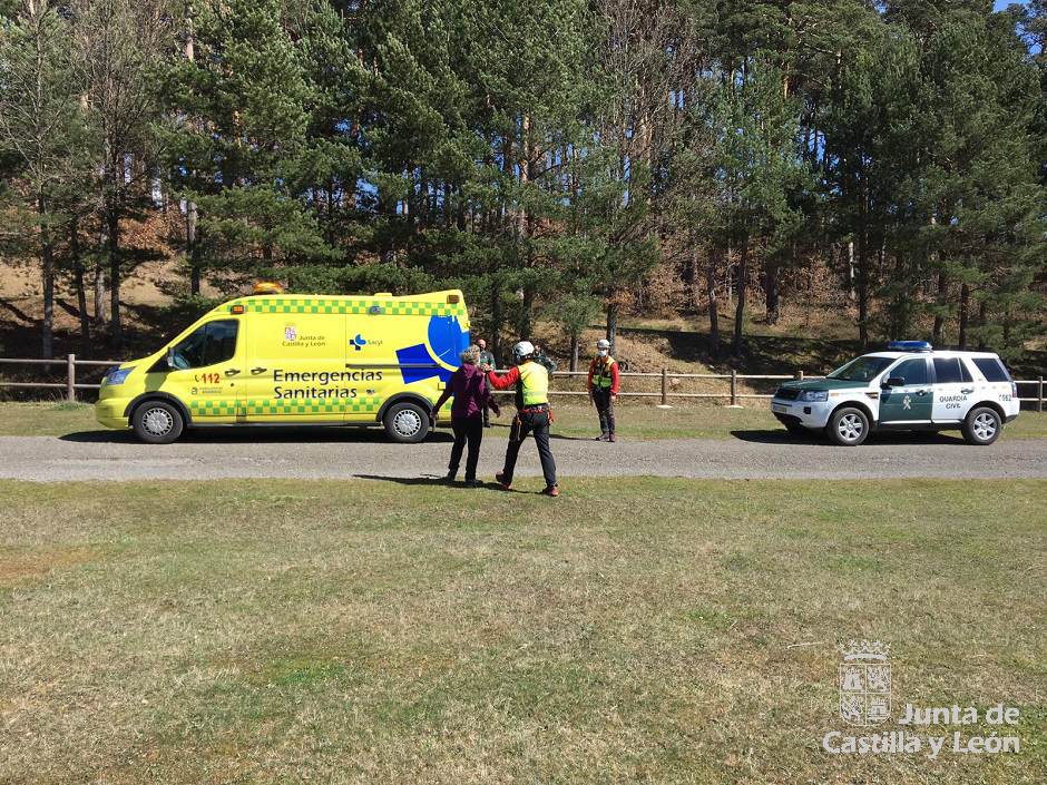 diariodeburgos's tweet photo. AMPLIACIÓN | Evacuado en helicóptero de #Neila a #QuintanardelaSierra un senderista de 72 años lesionado en #LasCalderas
#Burgos #112cyl #rescate #ProtecciónCivil
https://t.co/03104h2gkW a través de @diariodeburgos https://t.co/cnTIi6N5fx
